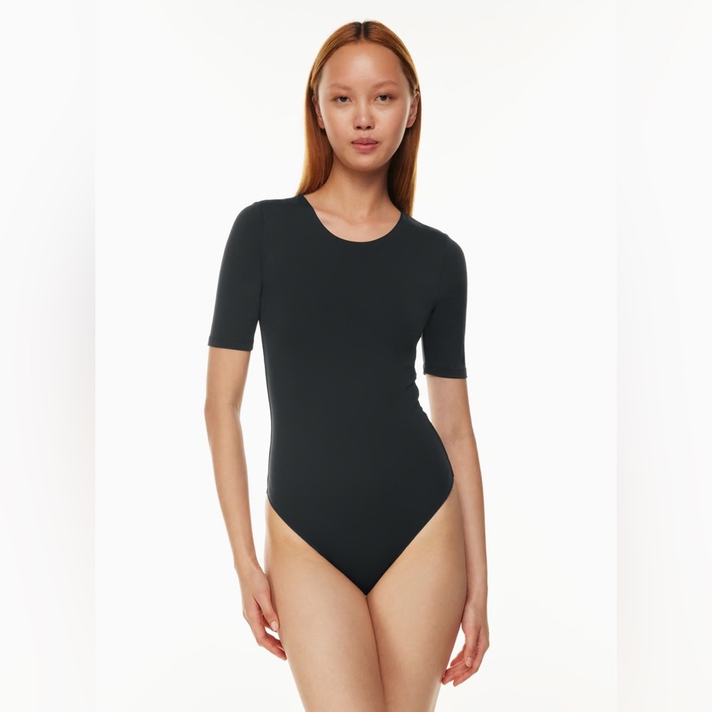 Babaton
CONTOUR CREW HALFSLEEVE BODYSUIT